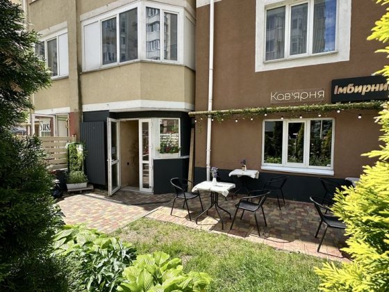 Продаж комерційного приміщення  з власним двориком в ЖК «Петрівський квартал », с. Святопетрівське Святопетровское