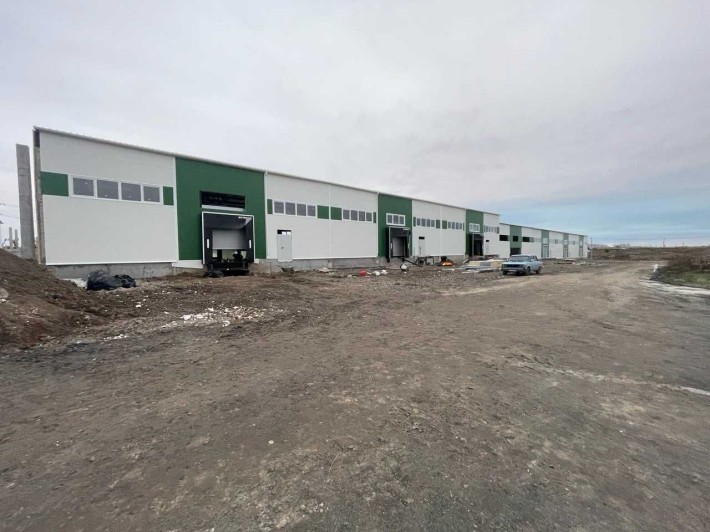 Продажа склада с. Святопетровское 1730 м.кв. - фото 1