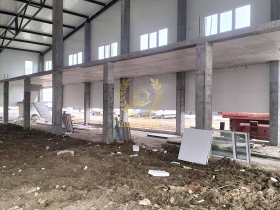 Продам виробничо склацькі приміщення з землею з правом власності Святопетровское