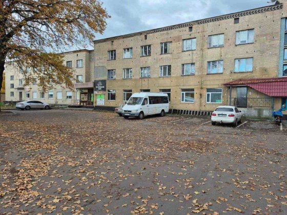 Адміністративна будівля 3 поверхова м. Яготин вул. Шевченка 235 Яготин
