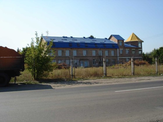 Продається трьох поверхова нежитлова будівля (недобудова) 1996м. Зазим'я