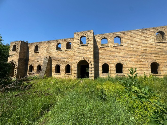 Інвестиційний комплекс на трасі Е-95 | 55 соток | Будівля 500 м² | Семиполки - фото 1