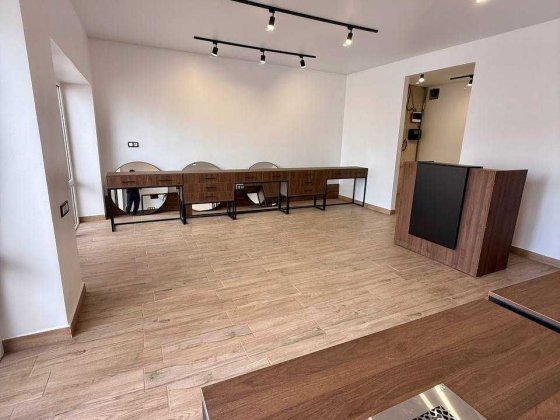 Продаж комерційного приміщення з ремонтом 44 м² вул. Героїв Крут Сокольники