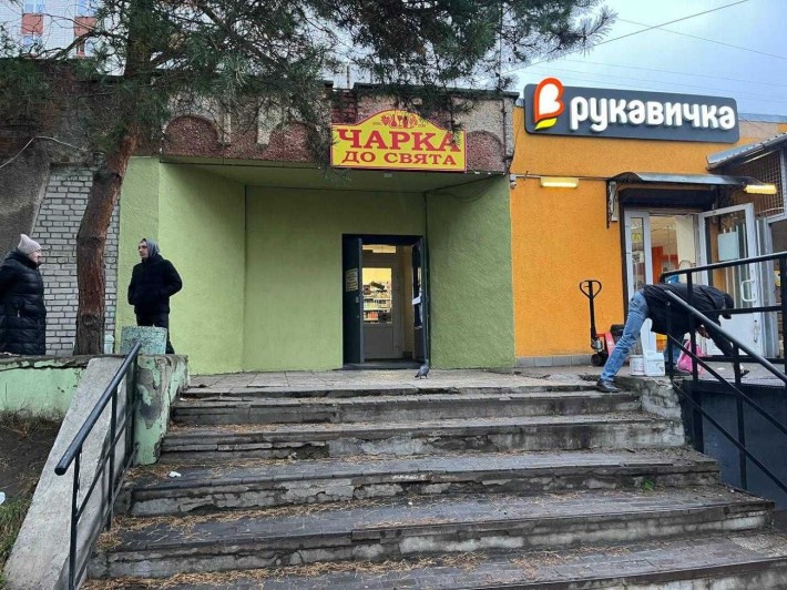 Продаж комерційного приміщення з фасадним входом, місто Львів, вул. Величковського - фото 1