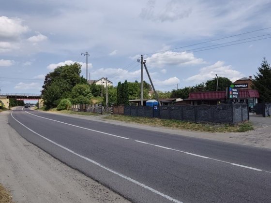 Продаж магазину/кафе та фасадної земельної ділянки 12 сот. в центрі с. Малехів на трасі Львів - Київ Малехов