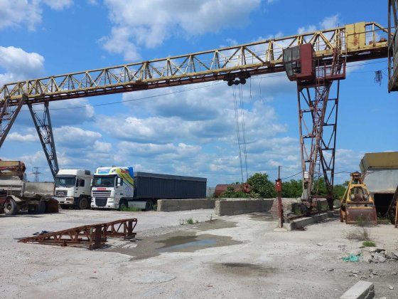 Продам  базу ремонтных и производственных мастерских. Нерубайське