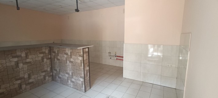 Продам комерційне приміщення  Радужний від власника - фото 1