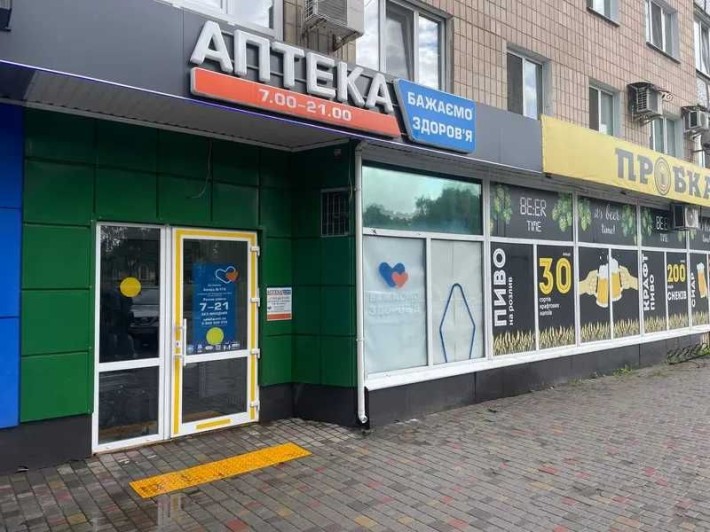 ПРОДАЖ - Нежитлові приміщення (магазин) площею 202,4 кв.м. м. Карлівка - фото 1