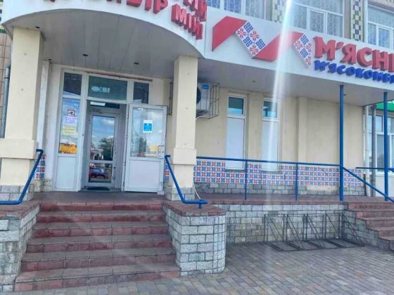 Фасадне торгове приміщення площею 354.5 кв.м. Глобине
