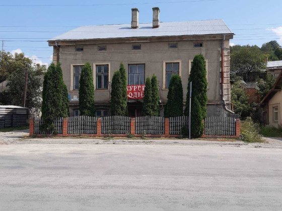 Комплекс будівель з майном у складі, площею 390,60 кв.м у м. Чортків