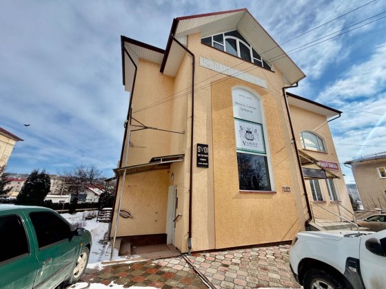 Продаж офісного приміщення 178 кв.м. Чортків