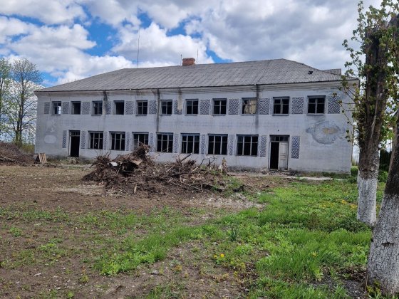 Продаж фасадного Продаж фасадного об'єкта на трасі М-19 (Тернопіль-Чернівці)
Текст:
Продається комер Теребовля