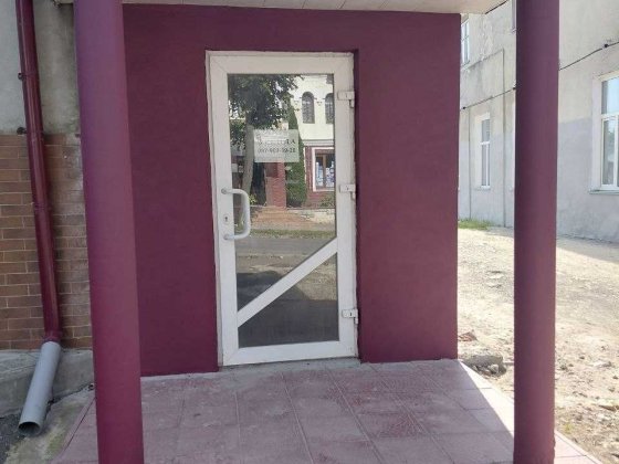 продається нежитлове приміщення цокольного поверху в місті Збараж Збараж