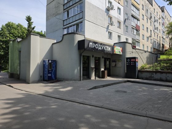 Продам приміщення під магазин, салон, офіс. Шаровечка
