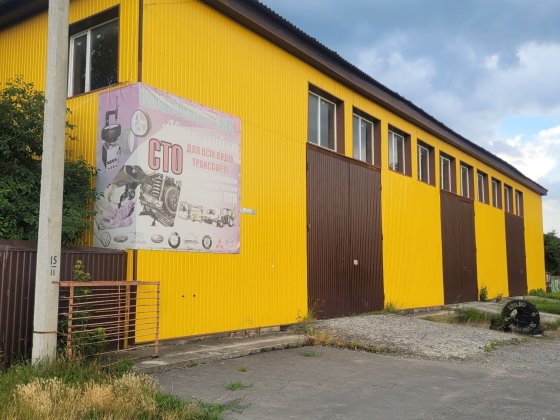Продається  або здам в оренду приватизовані земельні ділянки з будівля