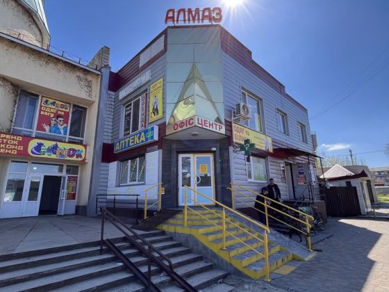 Продаж ТЦ Алмаз 385м2 або по поверхам. Центр Слободи Червона Слобода