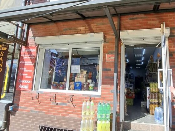 Продаж комерційного приміщення з приватизованою землею Сторожинець