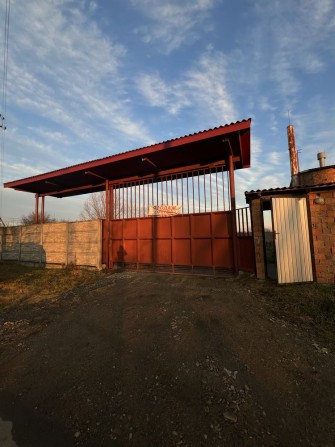 Продаж приміщення з земельною ділянкою в Новоселиці - фото 1