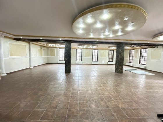Продається комерційне приміщення Глибока