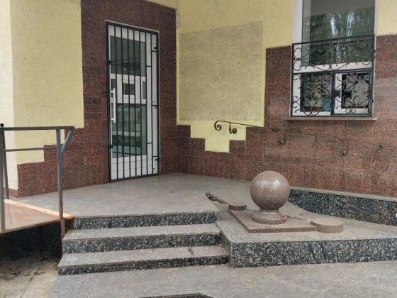 Продаж приміщення в окремо стоячий будівлі Покров