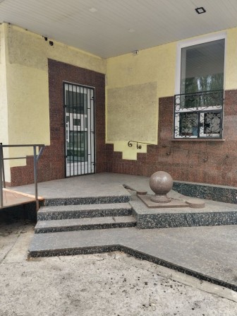 Продаж приміщення в окремо стоячий будівлі - фото 1