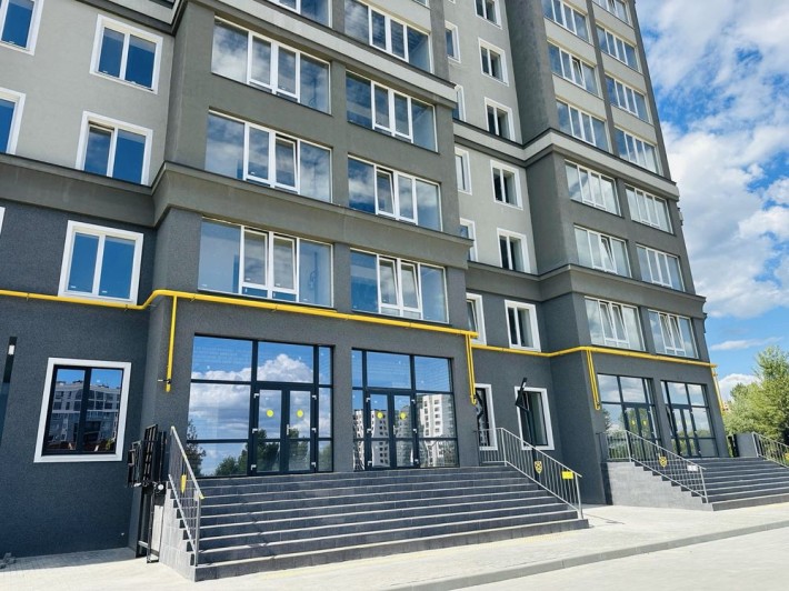 БЕЗ КОМІСІЇ, готове фасадне приміщення, в заселеному будинку - фото 1
