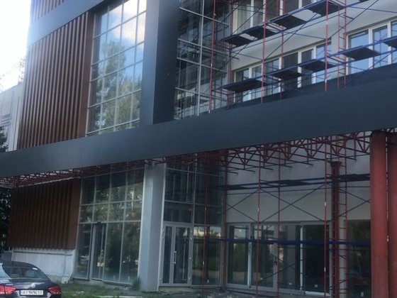 Продається частина будівлі з великою стоянкою Белая Церковь