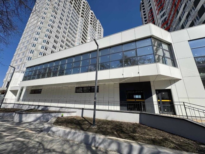 продаж Фасадного комерційного приміщення 1317+515 м2 Другий поверх ТЦ в ЖК Атлант на Петлюри 28 - фото 1