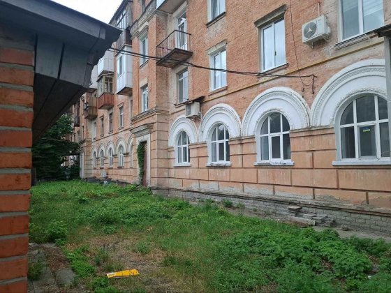 Приміщення з окремим входом та вітражними вікнами в районі Клініки Белая Церковь