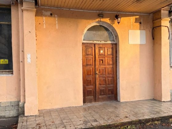 Продам нежитлове комерційне приміщення (305 м²) (коммерческая недвижимость) у центрі Крюкова (под кл Кременчук