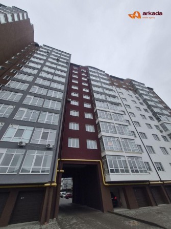Продам компактне фасадне комерційне приміщення в Містечко центральне 24.5 м 2 - фото 1