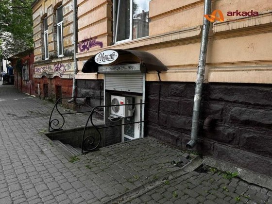 Готовий фасадний бізнес-простір 22 m² у самому центрі! Топова локація Ивано-Франковск