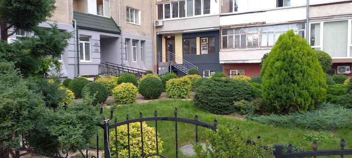 Комерційне приміщення з фасадним входом біля стометрівки - фото 1