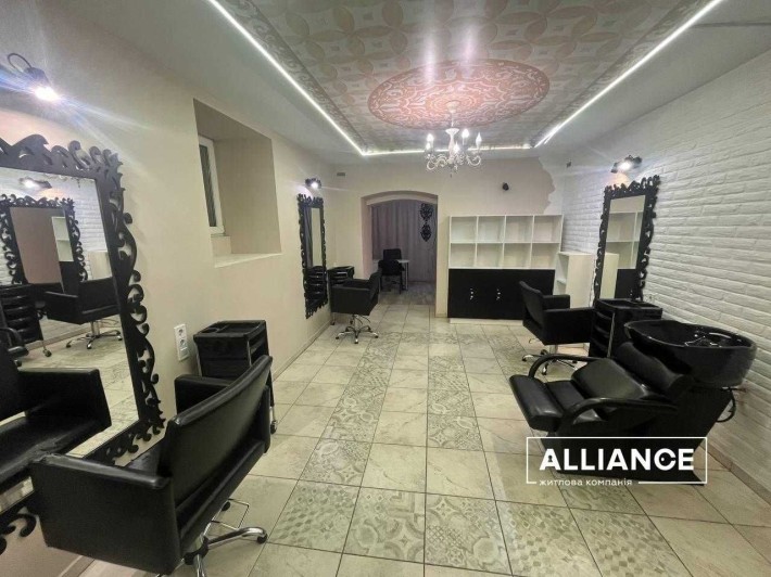 Хороша комерція з ремонтом в самому центрі міста! 70м2 - фото 1