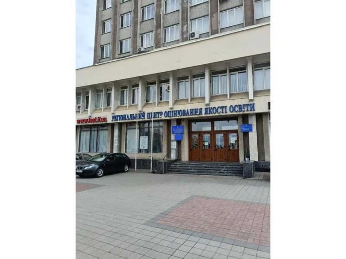 Нежитлові приміщення 335,9 кв. м, вул. Бандери Степана, 1 - фото 1
