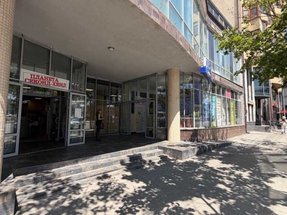 Комерційне приміщення 34 м² у центрі - ремонт, вітрина, орендар Ивано-Франковск