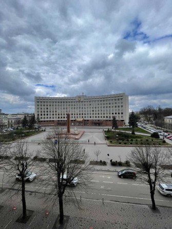 Продаж великого офісного приміщення в самому центрі міста! - фото 1