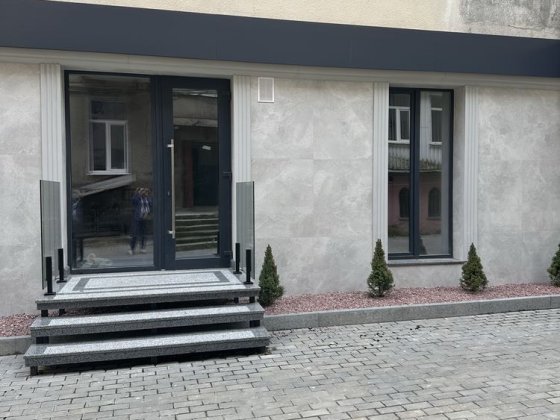 Продам комерційне приміщення центр міста вул .Л.Украінки Луцьк