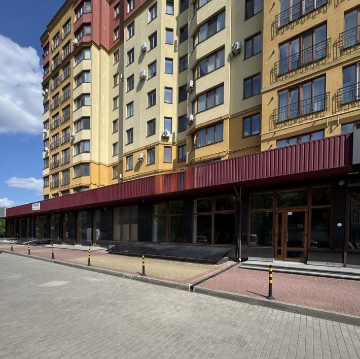 Продаж ФАСАДНОГО КОМЕРЦІЙНОГО ПРИМІЩЕННЯ 156 м² | вул. Набережна | Луцьк - фото 1
