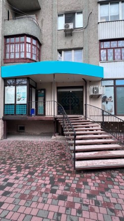 Продається комерційне приміщення по проспекту Соборності - фото 1
