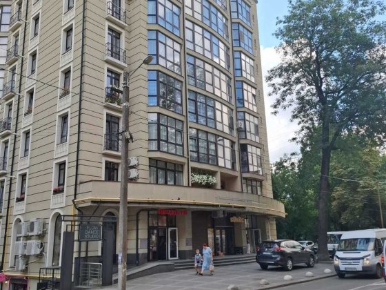 Продаю приміщення в центрі на Мазепи 35. Площа 275м2. Ивано-Франковск