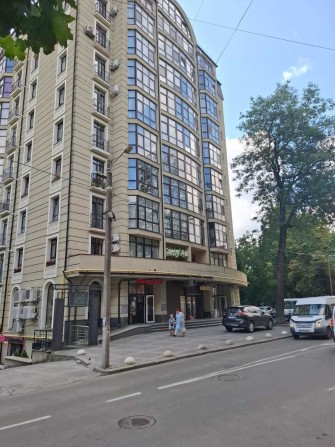 Продаю приміщення в центрі на Мазепи 35. Площа 275м2. - фото 1