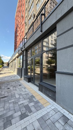 Продам фасадне комерційне приміщення на 1 поверсі ЖК Ірпінь Сіті - фото 1