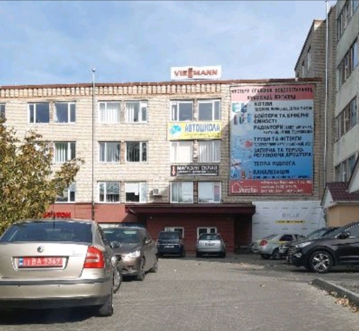 Продамо половину 2гого поверху( 620м2), вул. Карбишева 1 - фото 1