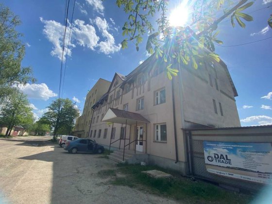 Адмінбудівля 1000 м² на 1-й лінії. Окупність з 1-го дня! З земельною ділянкою 6 с в промисловоиу рай Ивано-Франковск