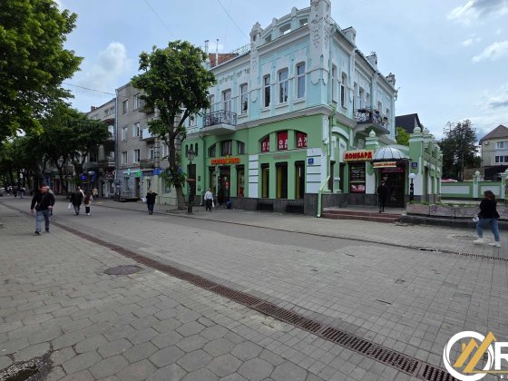 Продаж унікального торгового приміщення в центрі Луцька(вул.Л.Українки 32) Луцьк