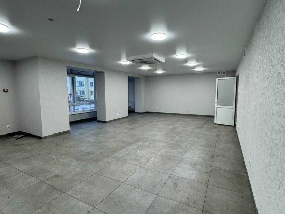 Продаж комерційного приміщення 110 м.кв. Фасад. Вітрини. Великий трафік. Парковка Ивано-Франковск