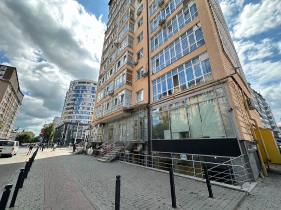 Фасадна комерція в самому центрі міста Ивано-Франковск