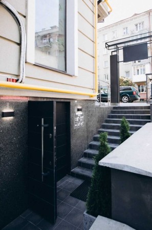 Продам комерційне приміщення в центрі міста по ціні сирця  Мазепи 35 - фото 1
