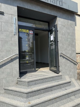 Продаж фасадного приміщення  в центрі міста  вул.Винниченка - фото 1
